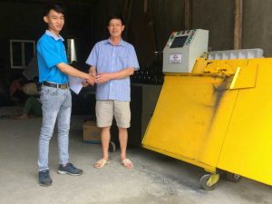 Khách hàng nhận Máy bẻ đai sắt tự động Cá Heo Việt CHIHO CHV-04 của CHIHO