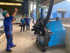 Khách hàng sử dụng máy cơ khí CHIHO