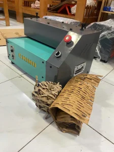 Khách hàng nhận Máy Băm Giấy Carton CHP-100: Giải Pháp Đóng Gói “0 Đồng” của CHIHO