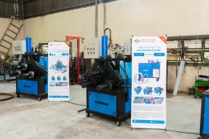Khách hàng nhận Máy uốn ba trục thủy lực ø114 Mo-114 của CHIHO