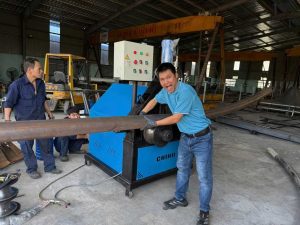 Khách hàng nhận Máy uốn cuộn vòng tròn của CHIHO