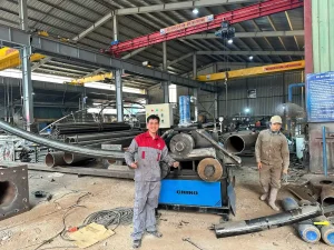Khách hàng nhận Máy uốn cuộn vòng tròn của CHIHO