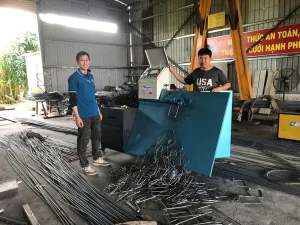 Khách hàng nhận Máy bẻ  đai sắt tự động Cá Heo Việt Cao Cấp CHIHO  – CHV02 của CHIHO