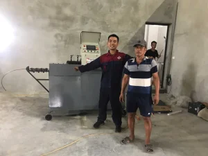 Khách hàng nhận Máy Bẻ Đai Cá Heo Việt CHIHO Phi 10 CHV-03 NEW của CHIHO
