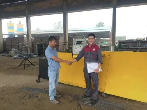 Khách hàng nhận Máy bẻ đai sắt tự động Cá Heo Việt CHIHO CHV-04 của CHIHO