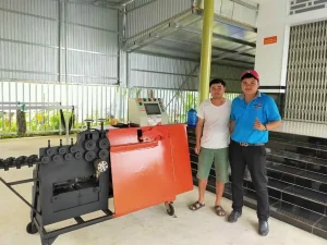 Khách hàng nhận Máy bẻ đai sắt tự động Cá Heo Việt CHIHO – CHV01 của CHIHO