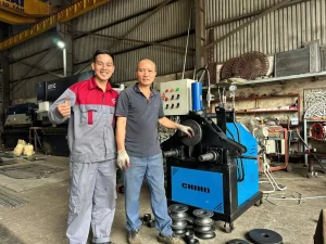Khách hàng nhận Máy uốn ba trục thủy lực ø60 Mo-60 của CHIHO
