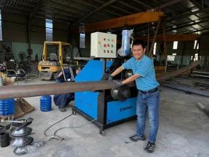 Khách hàng nhận Máy uốn cuộn vòng tròn của CHIHO