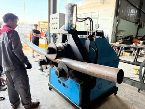 Khách hàng nhận Máy uốn cuộn vòng tròn của CHIHO